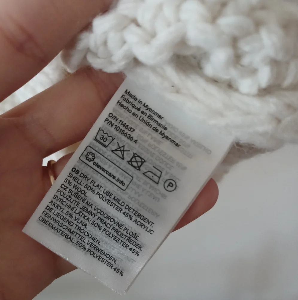 ⛔SOLD⛔🆕️ NWT H&M Knit Sweater Vest in 'White' - Picture 10 of 14